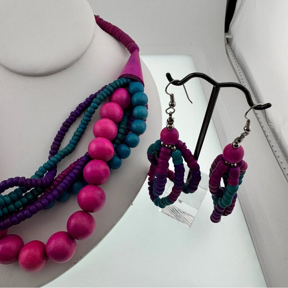 Vintage 80’s Retro Bold Multicolor Wood Beaded Necklace just in from Grandma - Picture 2 of 9